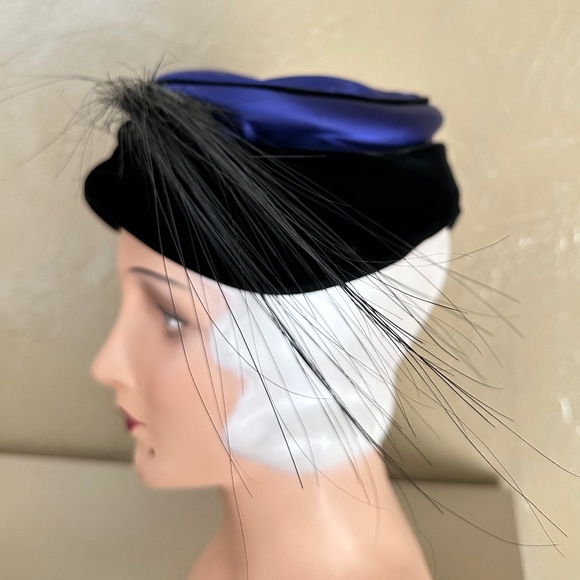 STATELY 1950s\' DESIGNER BLACK VELOUR/BLUE SATIN HAT + LONG FEATHERS main image 8
